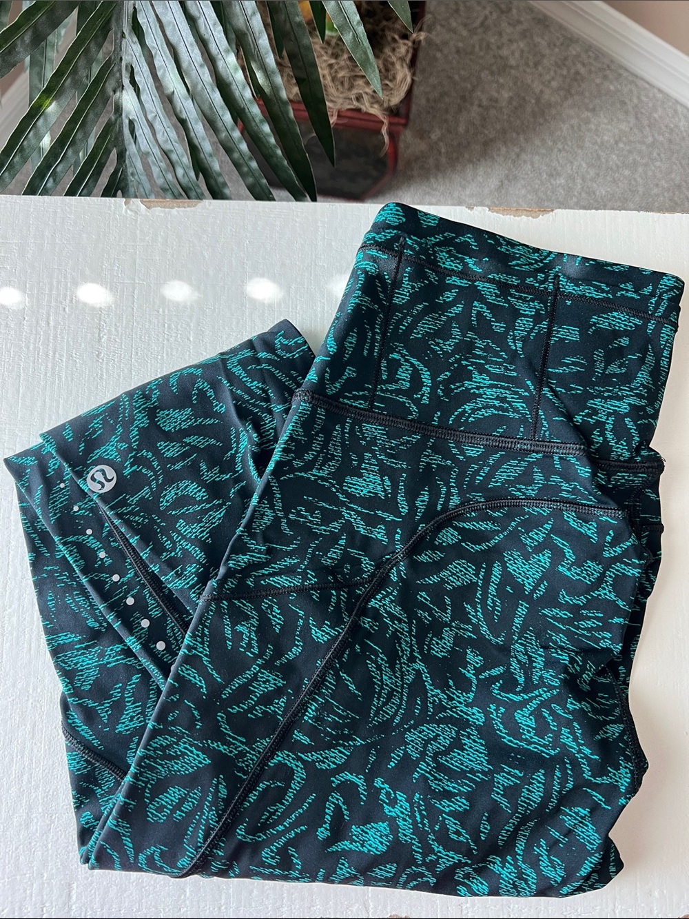 Lululemon Fast & Free 7/8 Teal & Black Leggings